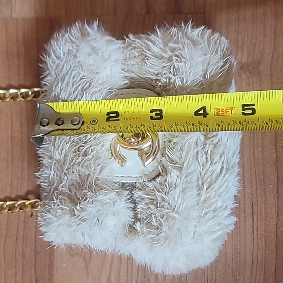 Elegant White Faux KIDS Fur Bag with Gold Chain - Picture 7 of 8